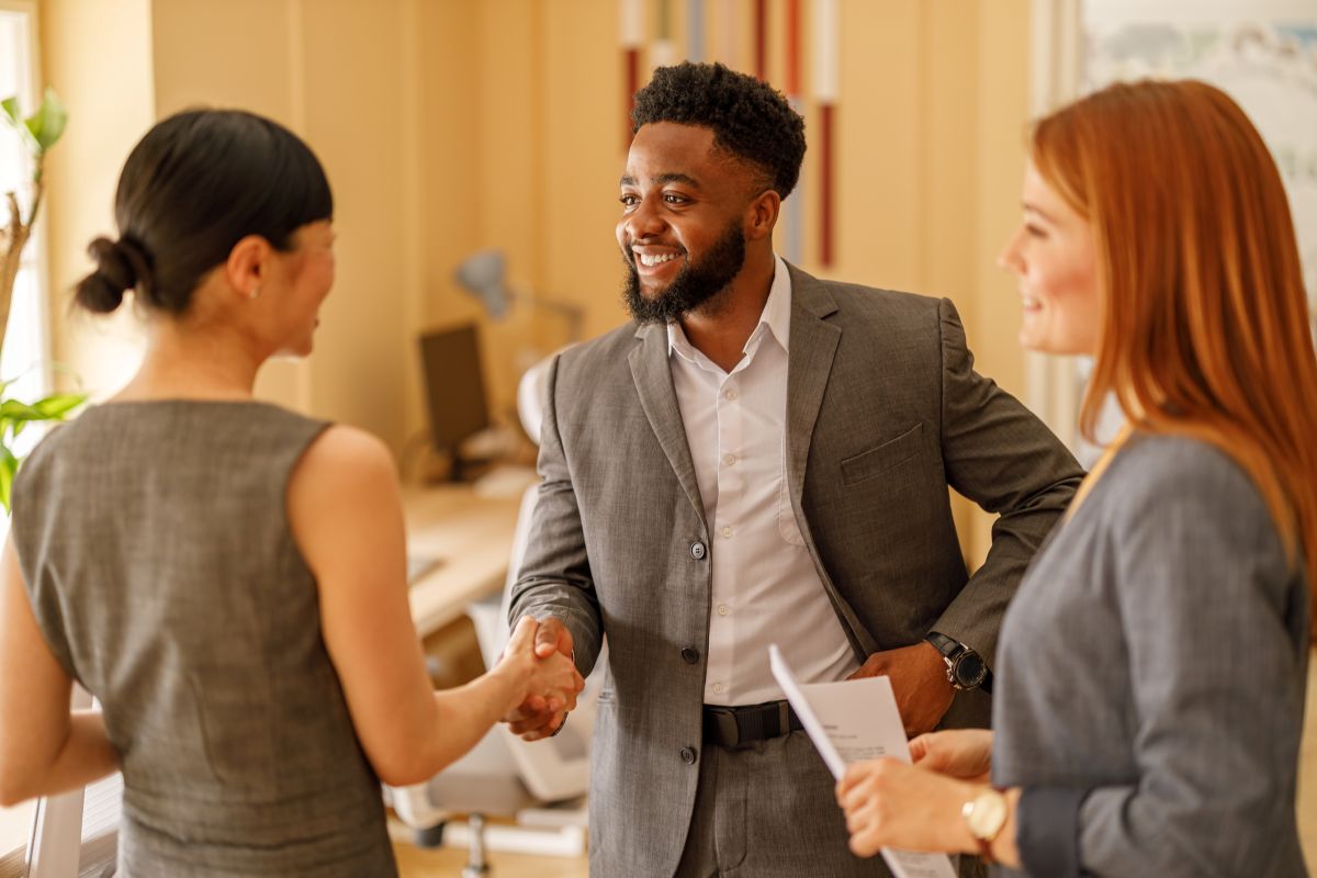 Conçu pour les personnes déjà sur le marché du travail, ou le visant, ce programme de cinq cours s’adresse tout particulièrement aux non-juristes : entrepreneurs, gestionnaires, professionnelles et professionnels en ressources humaines, cadres